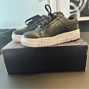 Nike Black and White Women's Sneakers size 7